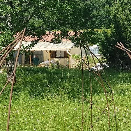 Lovely 2-Bed Shepherds Hut In A Forest Sougeres-en-Puisaye Eksteriør bilde