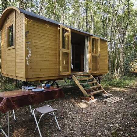 Lovely 2-Bed Shepherds Hut In A Forest Sougeres-en-Puisaye Eksteriør bilde