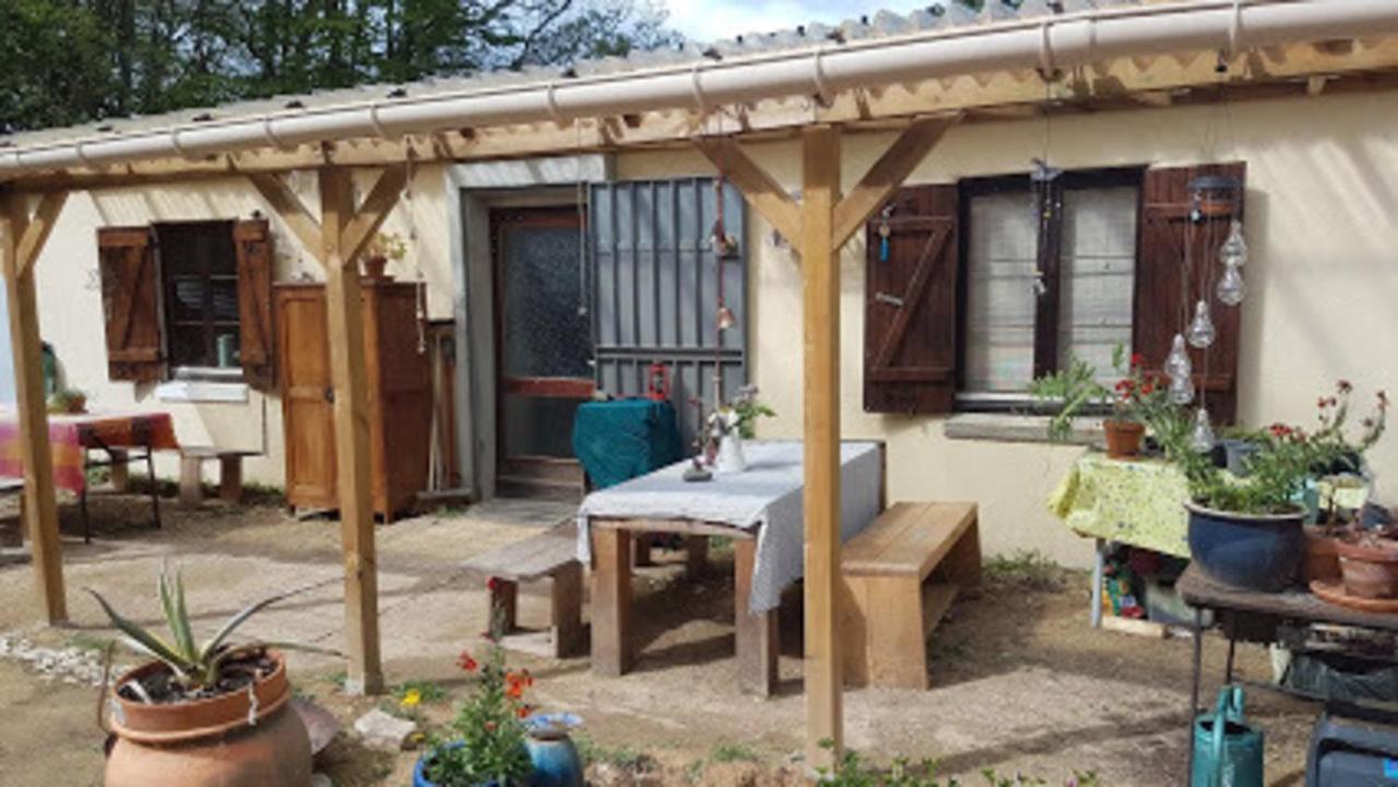 Lovely 2-Bed Shepherds Hut In A Forest Sougeres-en-Puisaye Eksteriør bilde