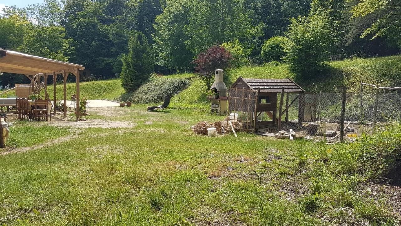 Lovely 2-Bed Shepherds Hut In A Forest Sougeres-en-Puisaye Eksteriør bilde