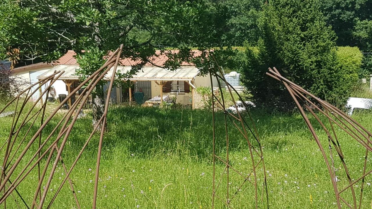 Lovely 2-Bed Shepherds Hut In A Forest Sougeres-en-Puisaye Eksteriør bilde
