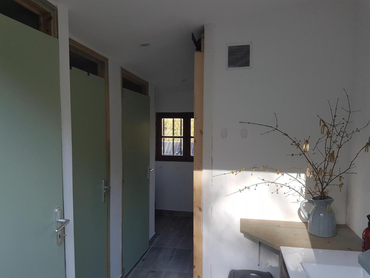 Lovely 2-Bed Shepherds Hut In A Forest Sougeres-en-Puisaye Eksteriør bilde