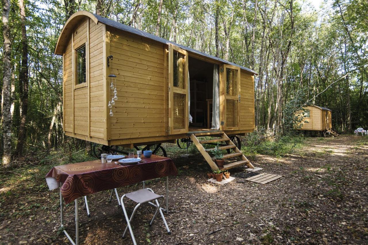 Lovely 2-Bed Shepherds Hut In A Forest Sougeres-en-Puisaye Eksteriør bilde